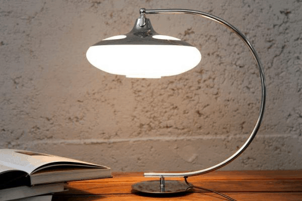 chrómová lampa