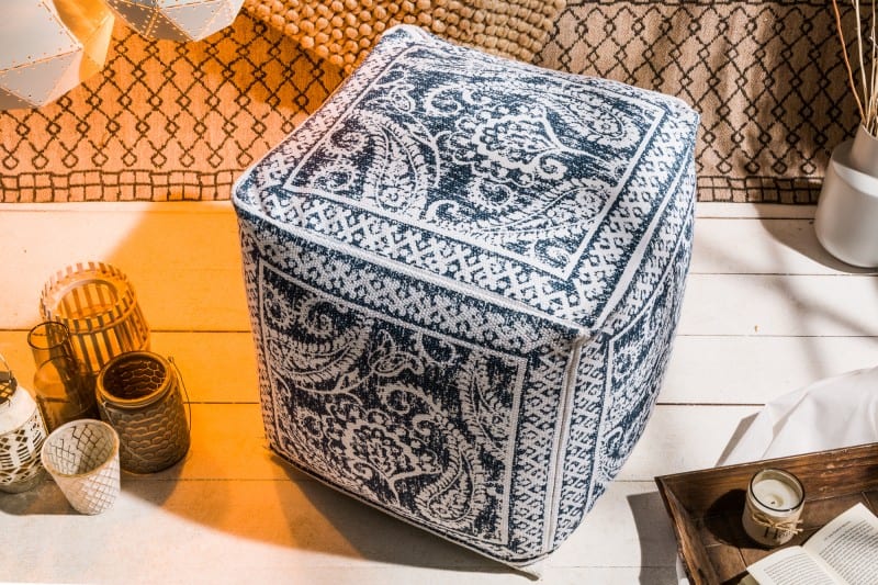 modro-biela-taburetka-pouf
