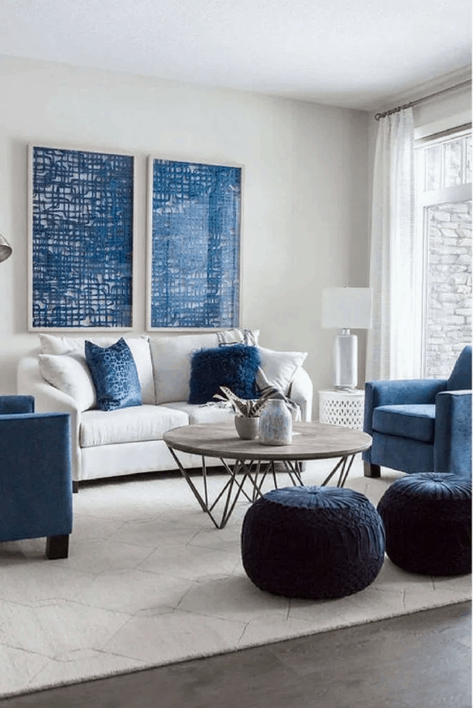 obývačka s modrým dekorom