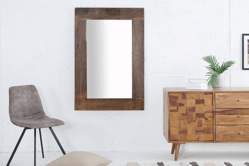 zrkadlo s dreveným rámom