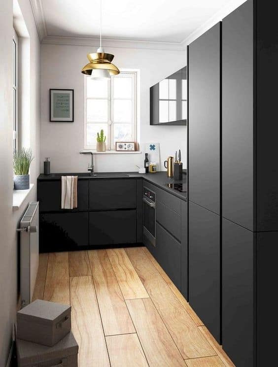5. minimalistická čierna kuchyňa
